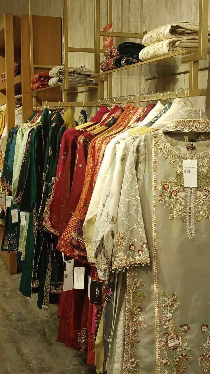 Discover premium sarees, handloom sarees, kurtis and ladies wear at MOHOTSAV – the trusted women’s clothing store in Angul, Odisha.
